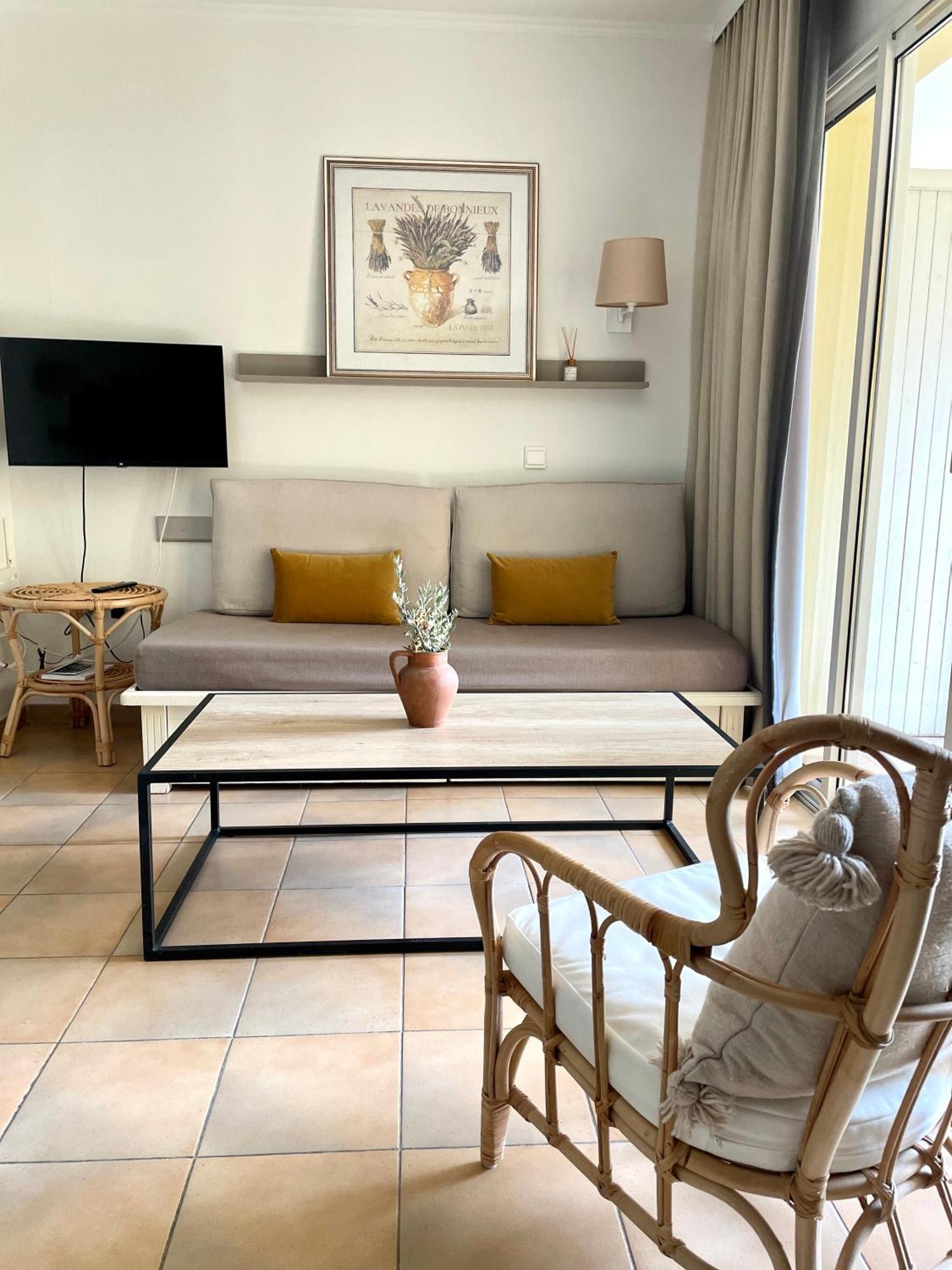 Appartement Golf De Pont Royal Mallemort Exterior photo